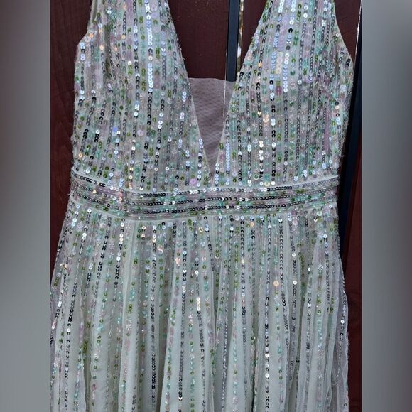 Mac Duggal Sequined Illusion Plunge Neck Formal Gown Mint Size 4 NWT 10700 - Picture 4 of 7